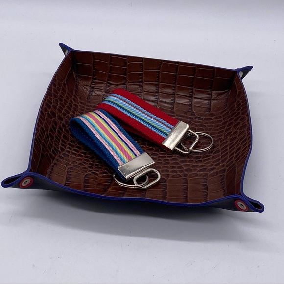 NEW Valet tray HAND MADE leather, coin & key tray 7" x 7 Made in USA - Picture 1 of 5